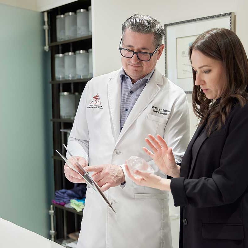 Dr Mario F. Bernier, chirurgien plasticien