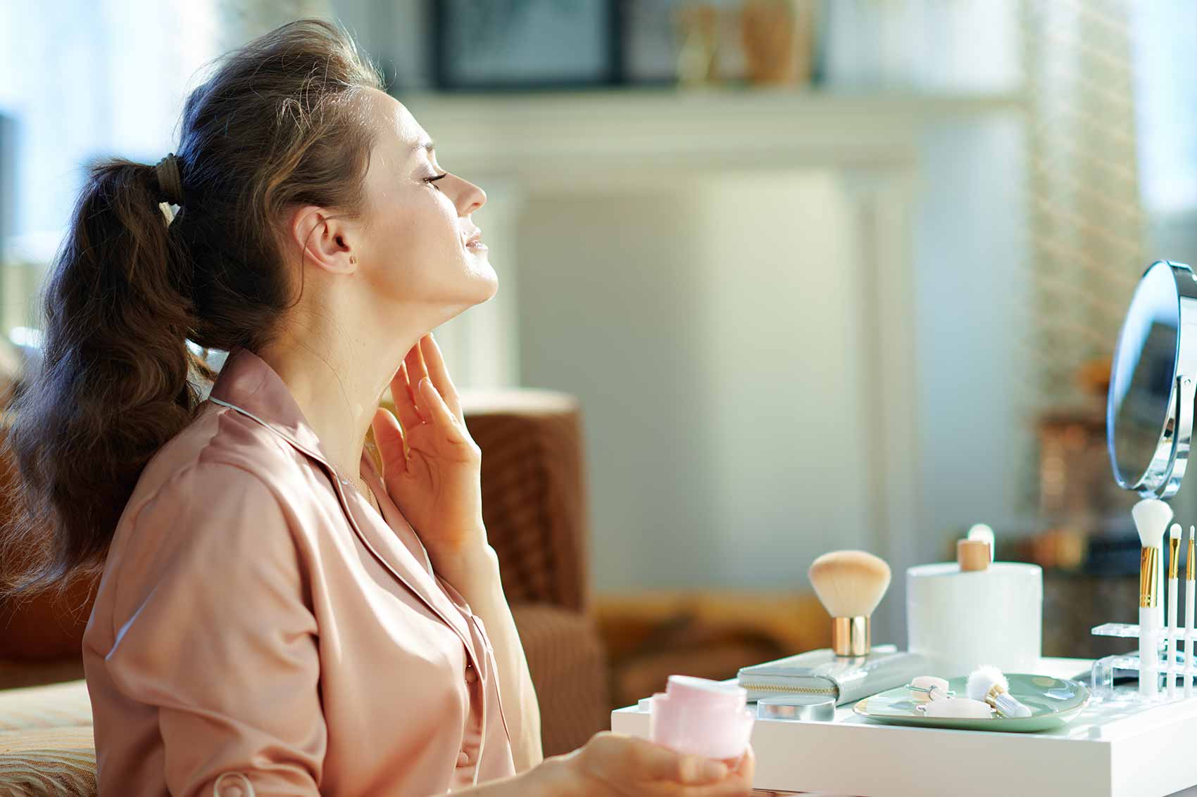 retendre la peau du cou